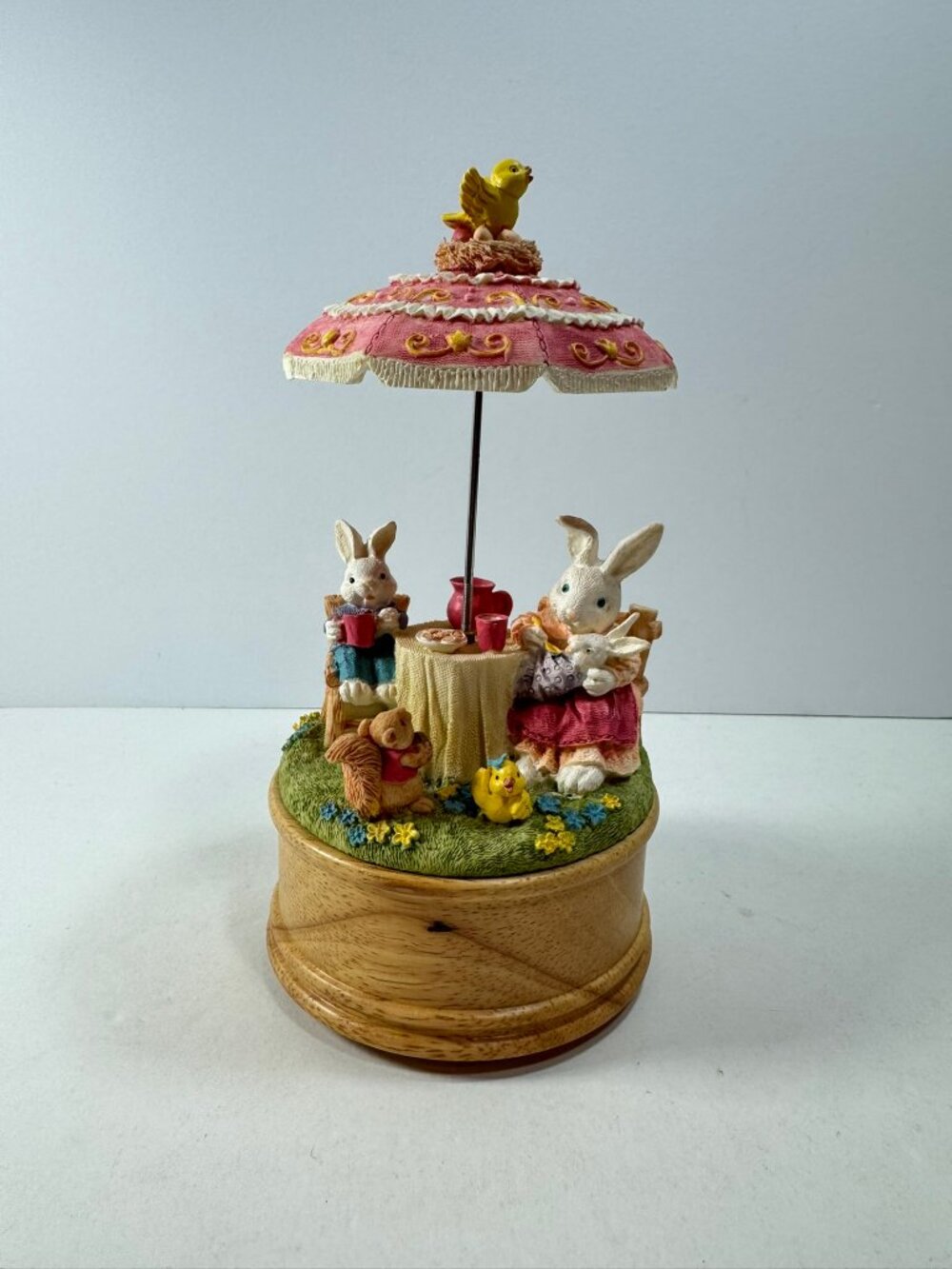 Vtg Spring Treasures Rabbit Garden Party Resin Figures Wood Base Music Box